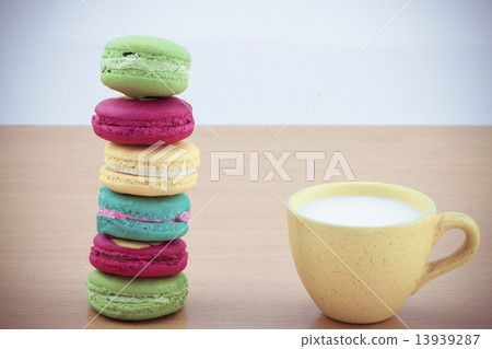 Macarons set with vintage pictures style or sweet pictures style. Macarons set with vintage pictures style or sweet pictures style. 13939287