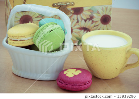 Macarons set with vintage pictures style or sweet pictures style. Macarons set with vintage pictures style or sweet pictures style. 13939290