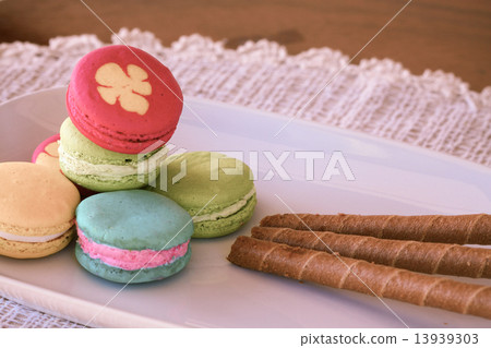 Macarons set with vintage pictures style or sweet pictures style. Macarons set with vintage pictures style or sweet pictures style. 13939303