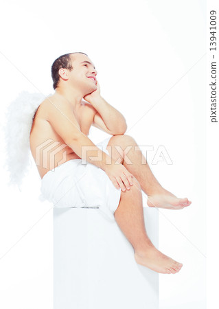 Little angel with white wings posing Little angel with white wings posing 13941009