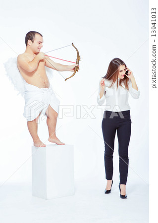 Little angel with a bow and businesswoman 13941013