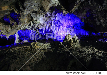 limestone cave limestone cave 13941815