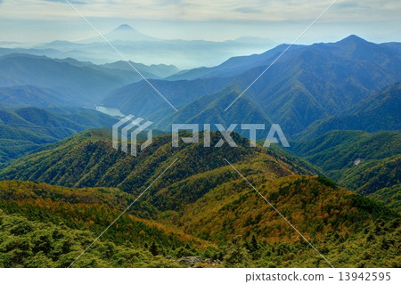 View of Hirose Lake and Mt. Fuji from Okuchi Chikyu Mountain Distant View of Hirose Lake and Mt. Fuji from Okuchi Chikyu Mountain Distant 13942595