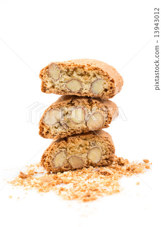 Italian cantuccini cookie with almond 13943012