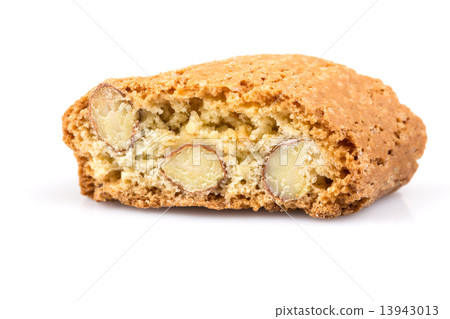 Italian cantuccini cookie with almond 13943013