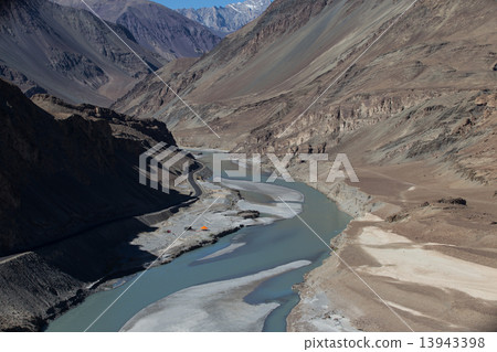 Confluence of Zanskar and Indus rivers 13943398