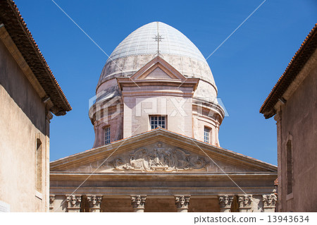 Charity Hospice in Marseille 13943634