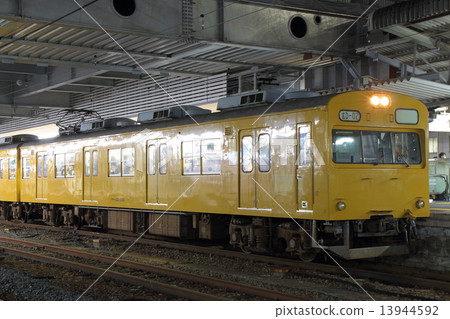 [JR-Y] Kure Line 103 series 3-car train (Commuter Liner: Hiroshima → Mihara) 13944592
