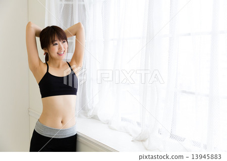 飲食的女性形象 飲食的女性形象 13945883