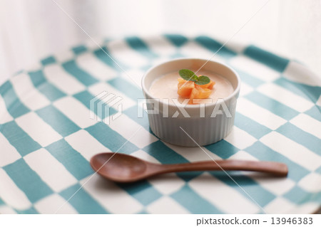 Fruit mousse 13946383