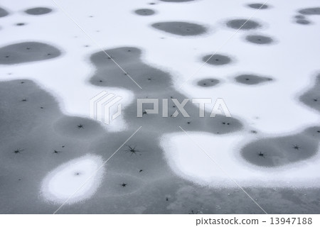 Lake Snowpeople 1 13947188