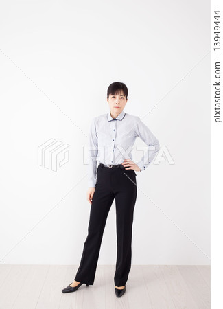 Brilliant Middle Female 13949444