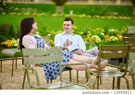 Couple in the Luxembourg garden of Paris Couple in the Luxembourg garden of Paris 13950911