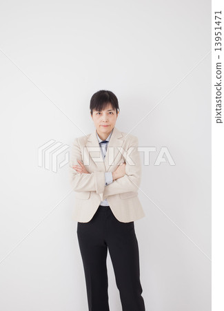 Middle female manager Middle female manager 13951471