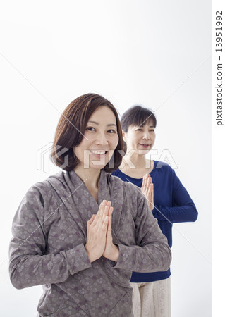Middle Female Yoga Two People 13951992