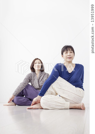 Middle Female Yoga Two People 13951999
