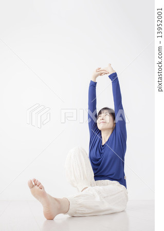 Yoga pose 13952001