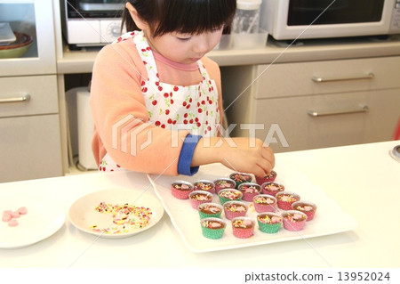 Child making chocolate 13952024