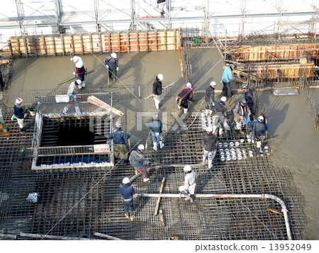 Concrete placing 13952049