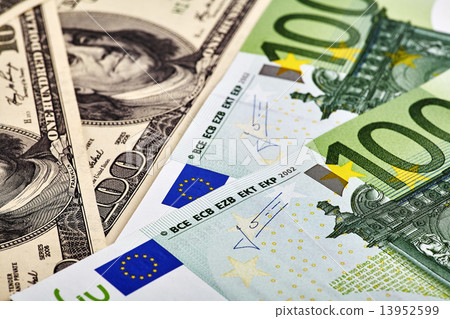 USD EUR banknotes 13952599