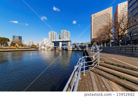 Tennozu Isle and blue sky 13952682