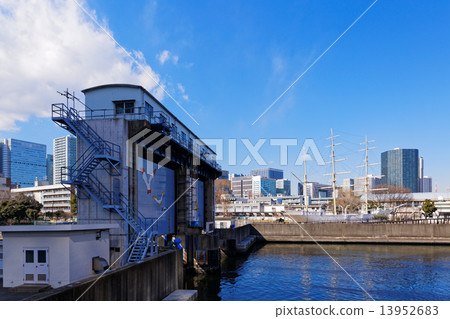 Tennozu Suido and Kumadamaru 13952683