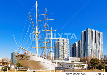 Research practice ship · Yunumadaru and blue sky Research practice ship · Yunumadaru and blue sky 13952837