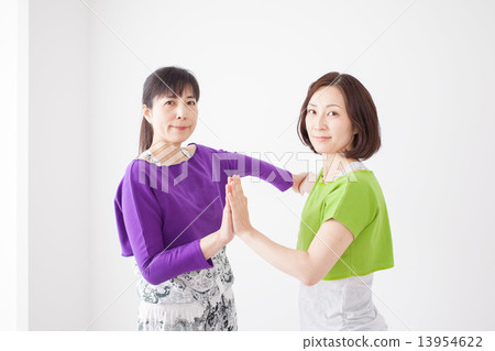 Two young middle-aged women 13954622