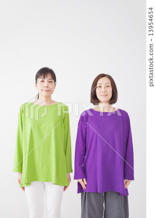 Two young middle-aged women 13954654