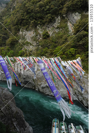 Kimono swimming in a valley 13955510