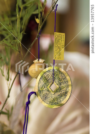 Fukusasa's Futian money and the lady 13957765