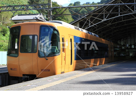 Kintetsu Express 13958927