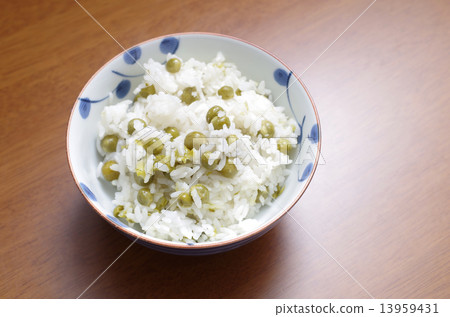 綠色煮熟的米用綠豆 綠色煮熟的米用綠豆 13959431