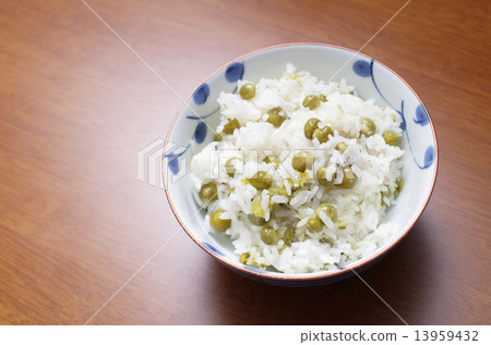 綠色煮熟的米用綠豆 綠色煮熟的米用綠豆 13959432