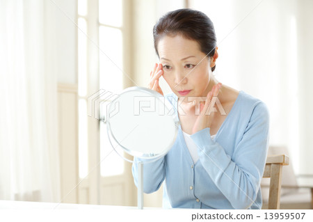 Skin Care / Senior Women 13959507