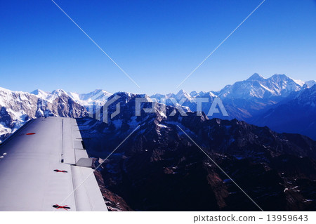 Himalaya mountain peak Everest Himalaya mountain peak Everest 13959643