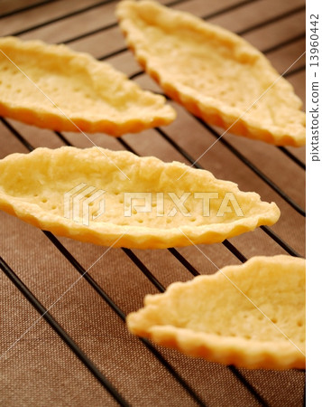 Boat-type tart (grilled sky) (vertical position) 13960442