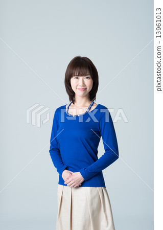 Middle women 13961013