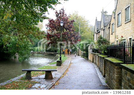 A small town in England Bourton on the water A small town in England Bourton on the water 13961288