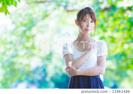 綠色和女人 13961486