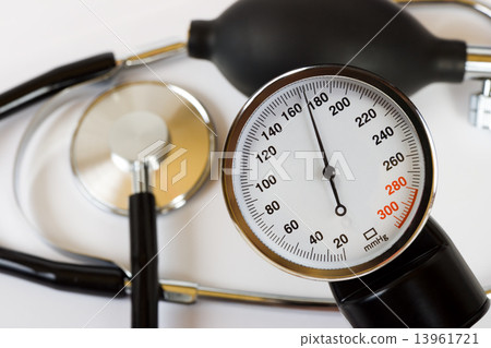 Scale of pressure and stethoscope 13961721