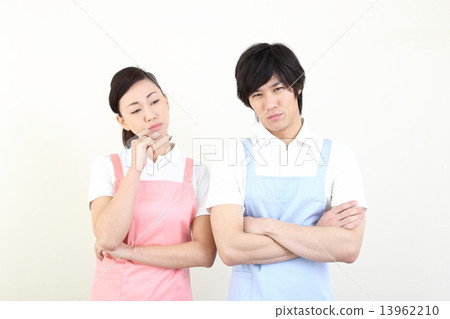 Young men and women who had aprons 13962210