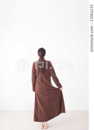 中年婦女穿著禮服的形狀 13962235