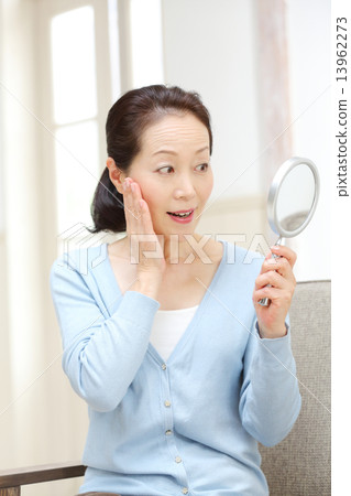 Skin Care / Senior Women Skin Care / Senior Women 13962273