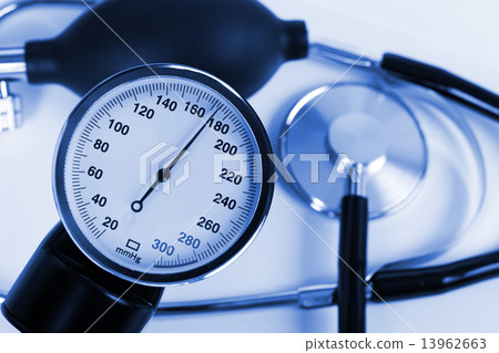 Scale of pressure and stethoscope 13962663