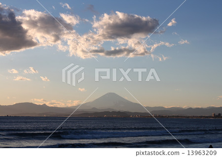 Fuji floating in the sea Fuji floating in the sea 13963209