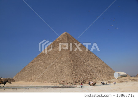 吉薩金字塔 13965712