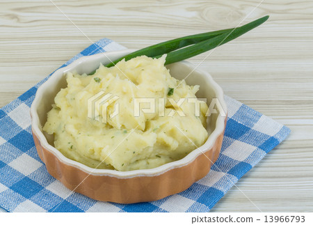 Mash potato 13966793