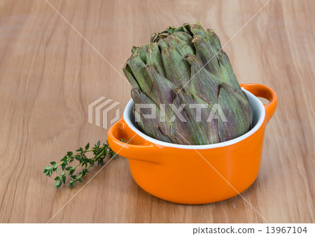 Raw artichokes Raw artichokes 13967104