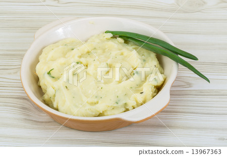 Mash potato 13967363